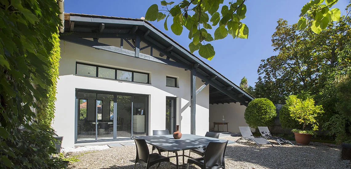 Réhabilitation d'une grange en maison d'habitation BRUGES (33)