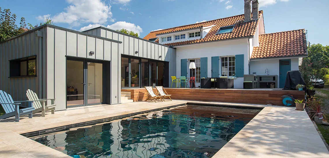 Extension d'une maison d'habitation et aménagements extérieurs LE HAILLAN (33)