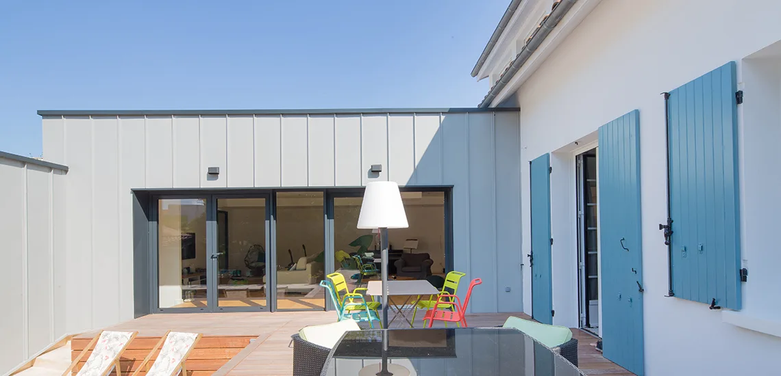 Extension d'une maison d'habitation et aménagements extérieurs LE HAILLAN (33)