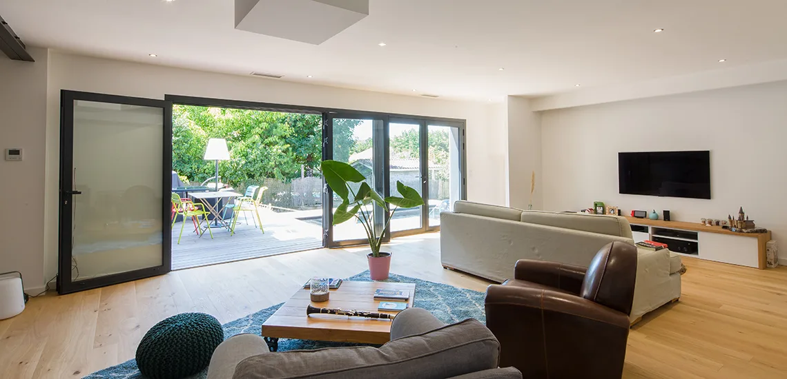 Extension d'une maison d'habitation et aménagements extérieurs LE HAILLAN (33)