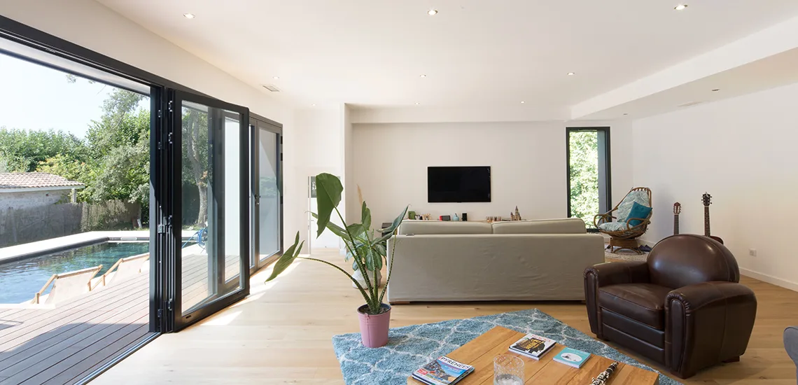 Extension d'une maison d'habitation et aménagements extérieurs LE HAILLAN (33)
