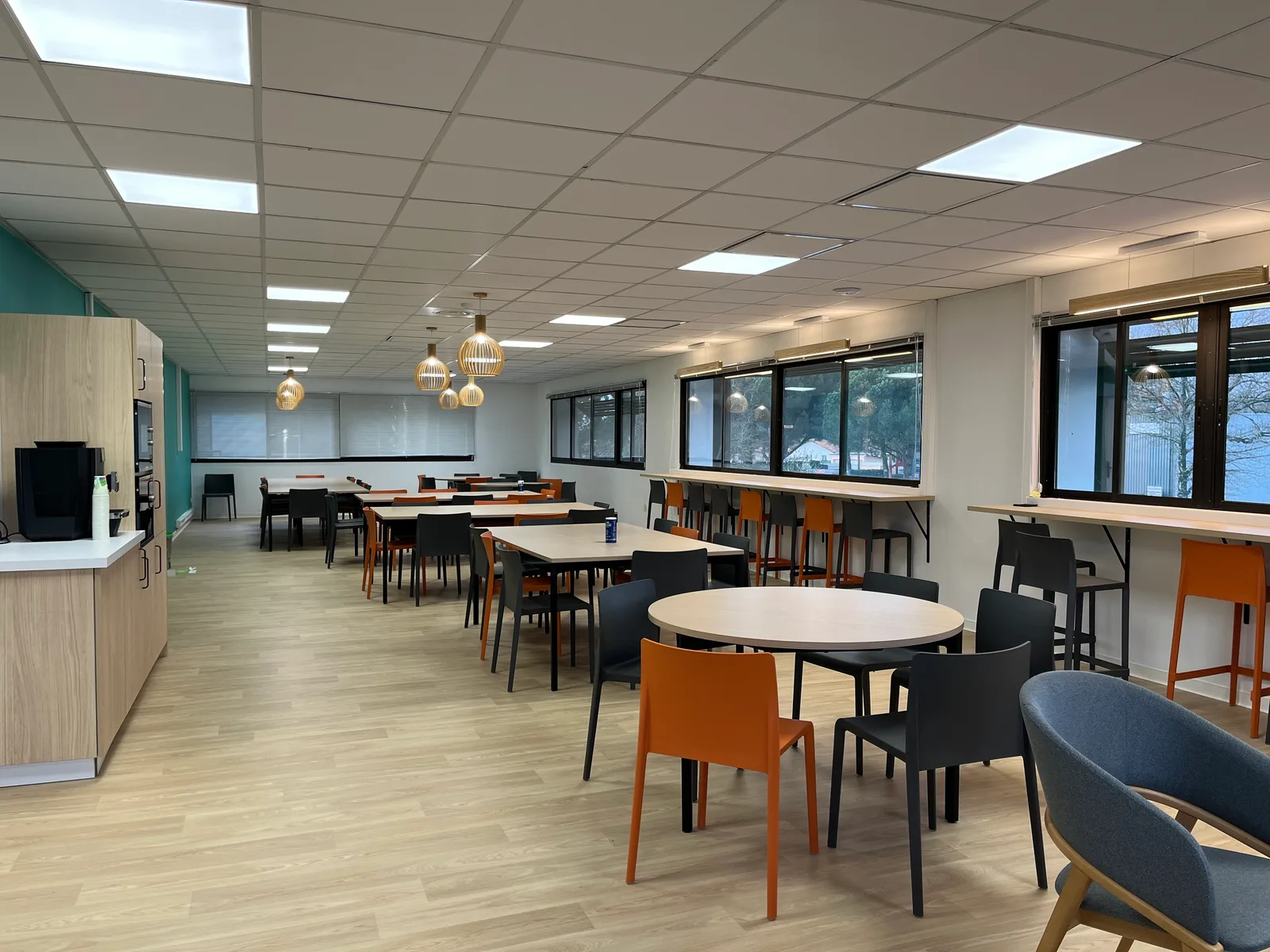 Aménagement d’un bâtiment pour la création de salles de production et d’espaces tertiaires (33)